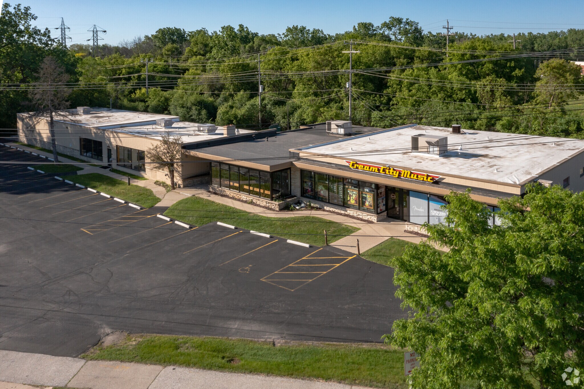 12501 W Bluemound Rd, Brookfield, WI for sale Building Photo- Image 1 of 1
