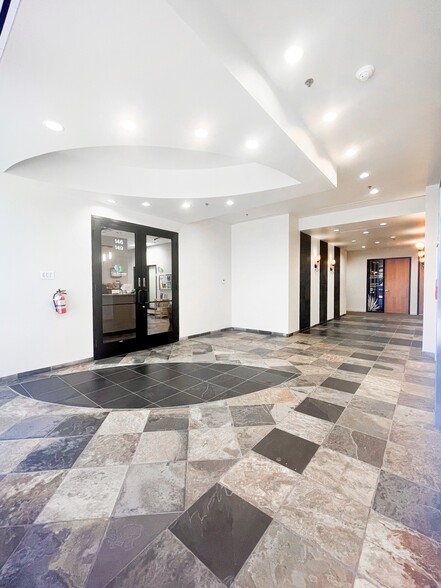 34225 N 27th Dr, Phoenix, AZ for lease - Interior Photo - Image 2 of 10