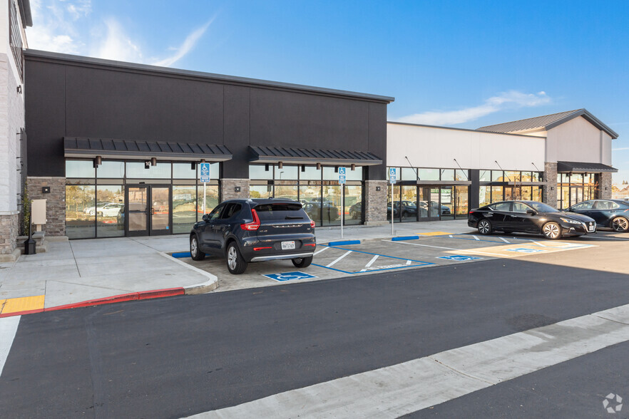 SWQ Zinfandel Dr & Bear Hollow Dr, Rancho Cordova, CA for lease - Building Photo - Image 3 of 9