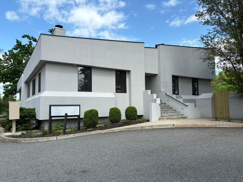 9 Hunts Ln, Chappaqua, NY for lease - Building Photo - Image 1 of 13