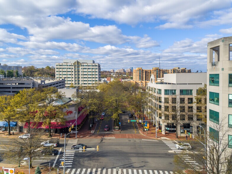 2700 S Quincy St, Arlington, VA 22206