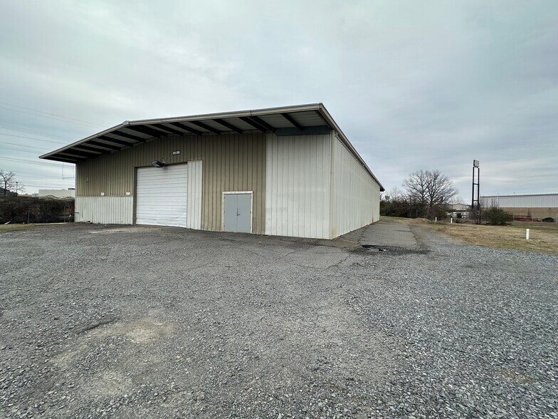 700 Exchange Ave, Conway, AR for sale - Building Photo - Image 1 of 1