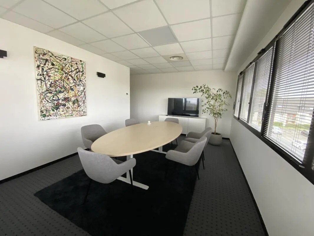 Office in Saint-Grégoire for lease Interior Photo- Image 1 of 13