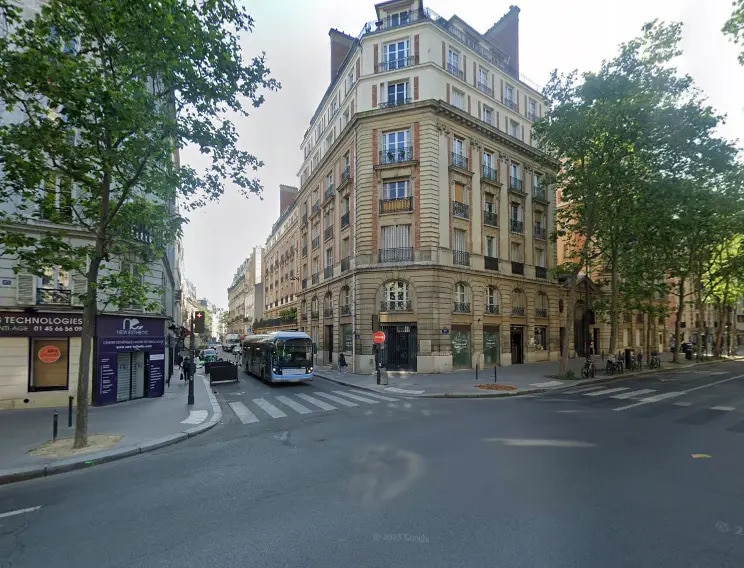 Retail in Paris for lease - Building Photo - Image 2 of 3