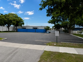 52 SW 5th Ct, Pompano Beach, FL for lease Interior Photo- Image 1 of 4