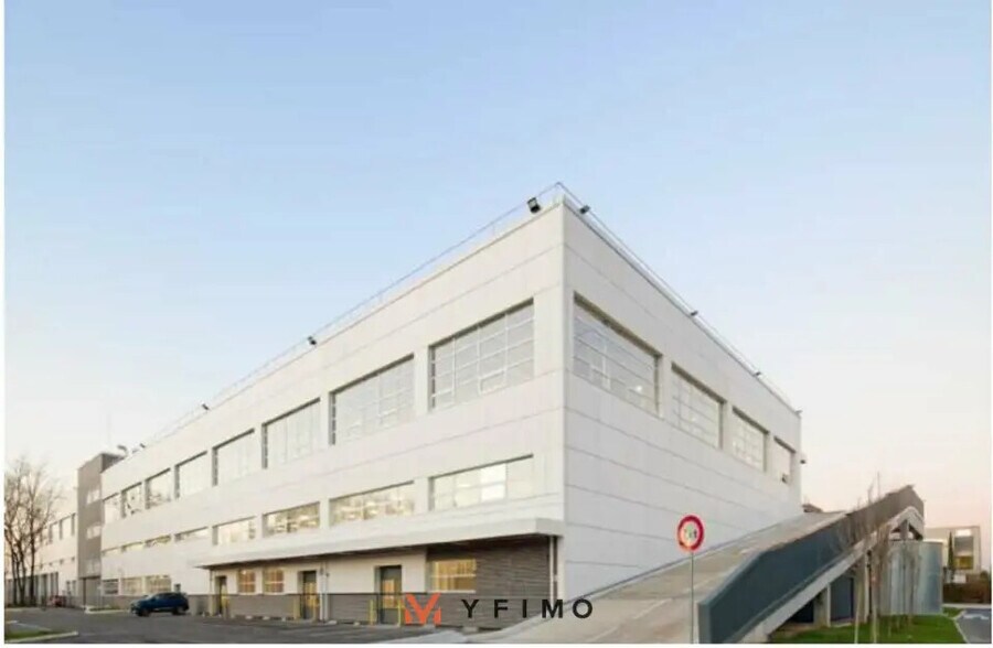 Office in Gennevilliers for lease - Building Photo - Image 3 of 8