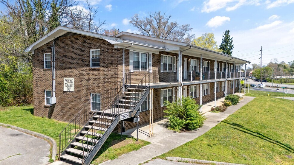 2523 Cedar Ln, Knoxville, TN for sale - Building Photo - Image 2 of 23