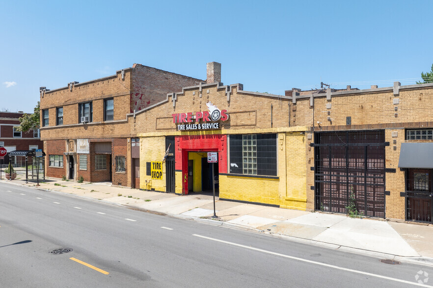 2206 E 75th St, Chicago, IL for lease - Building Photo - Image 3 of 16