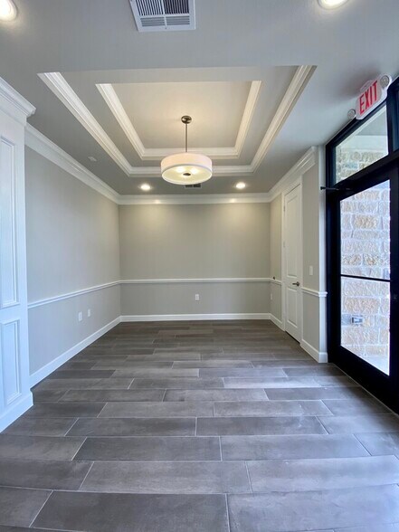 20008 Champion Forest Dr, Spring, TX for lease - Interior Photo - Image 3 of 7