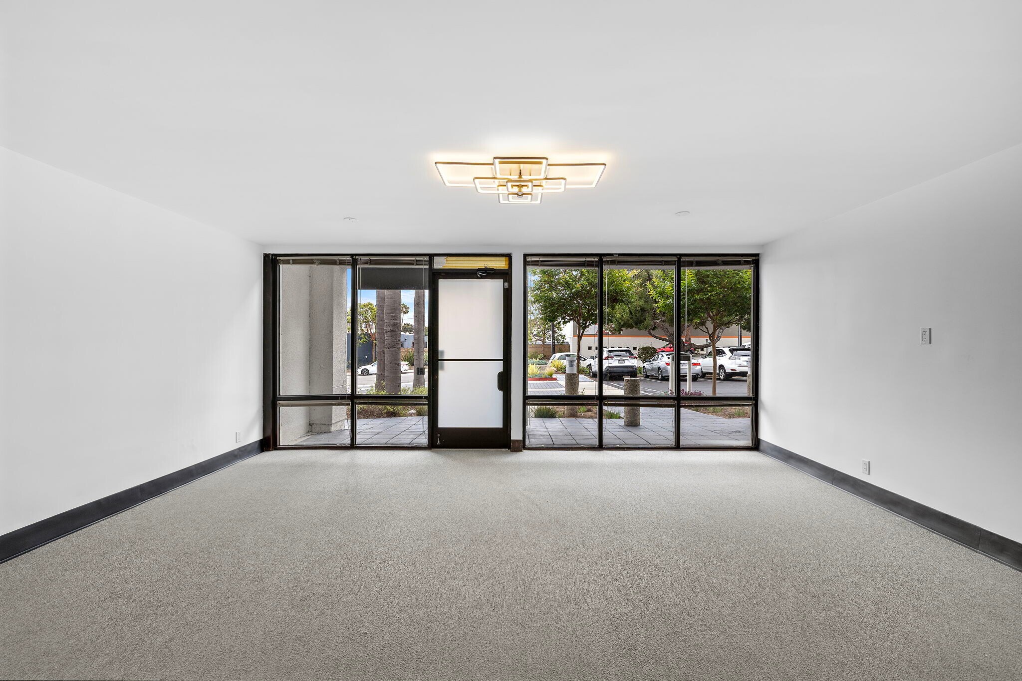 711 W 17th St, Costa Mesa, CA for lease Interior Photo- Image 1 of 19