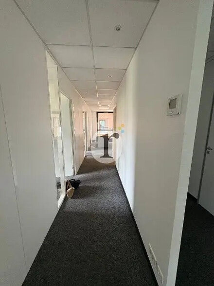 Office in Wambrechies for lease - Interior Photo - Image 2 of 5