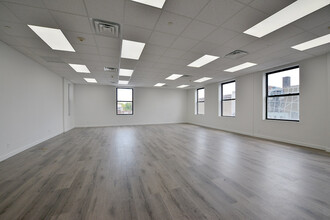 136-21 Roosevelt Ave, Flushing, NY 11354-5655, Flushing, NY for lease Interior Photo- Image 1 of 9