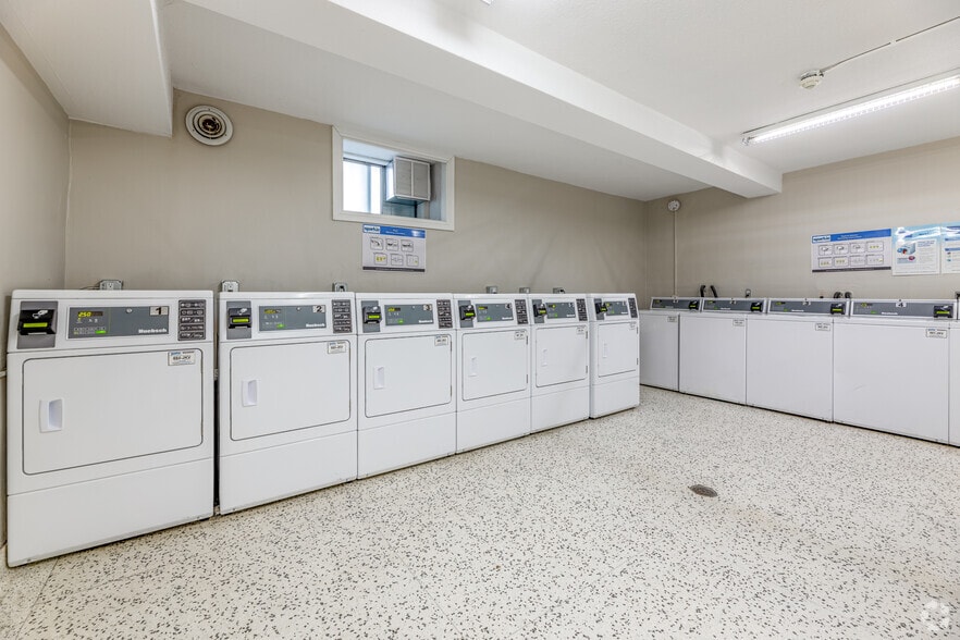 25 Rambler Dr, Brampton, ON for sale - Interior Photo - Image 2 of 20