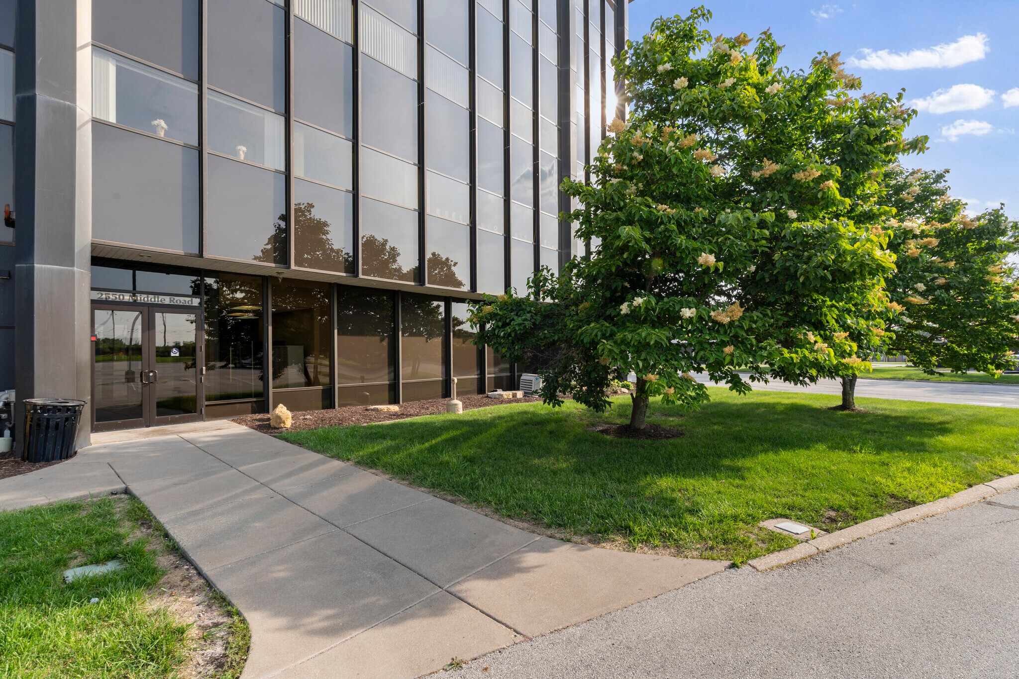 Bank Towers Portfolio portfolio of 2 properties for sale on LoopNet.com Building Photo- Image 1 of 20