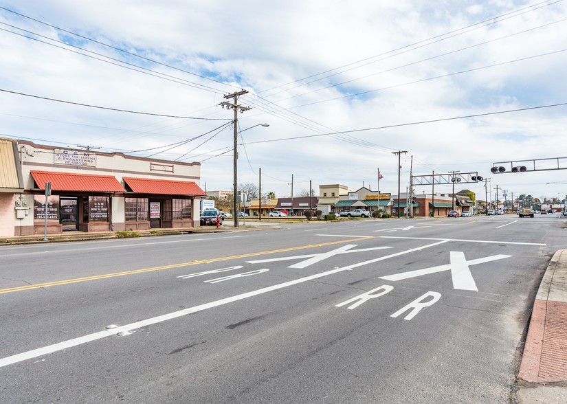 100 W Houston St, Cleveland, TX for sale - Building Photo - Image 1 of 1