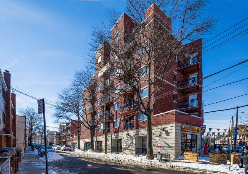 28-22 Astoria Blvd, Astoria, NY for sale - Primary Photo - Image 1 of 1