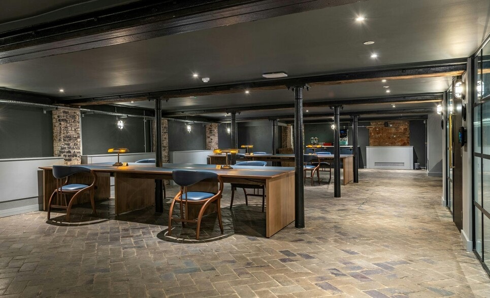 1 Back Of The Walls, Southampton for lease - Building Photo - Image 3 of 16