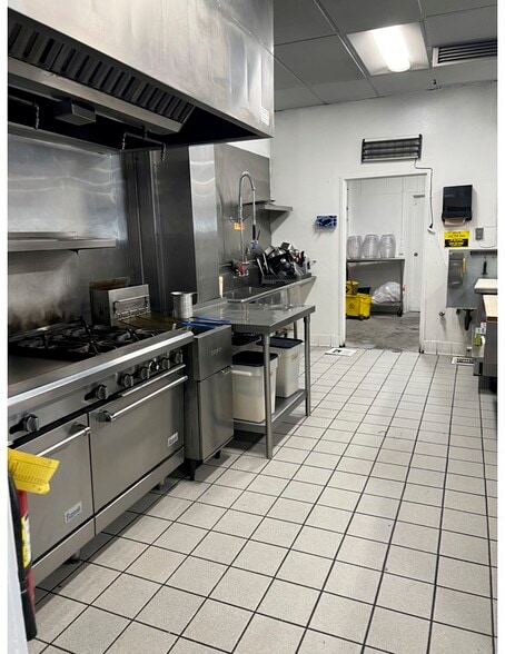 2806-2812 E Washington Blvd, Los Angeles, CA for lease - Interior Photo - Image 3 of 14