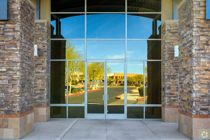 8761 E Bell Rd, Scottsdale, AZ for lease - Building Photo - Image 3 of 5