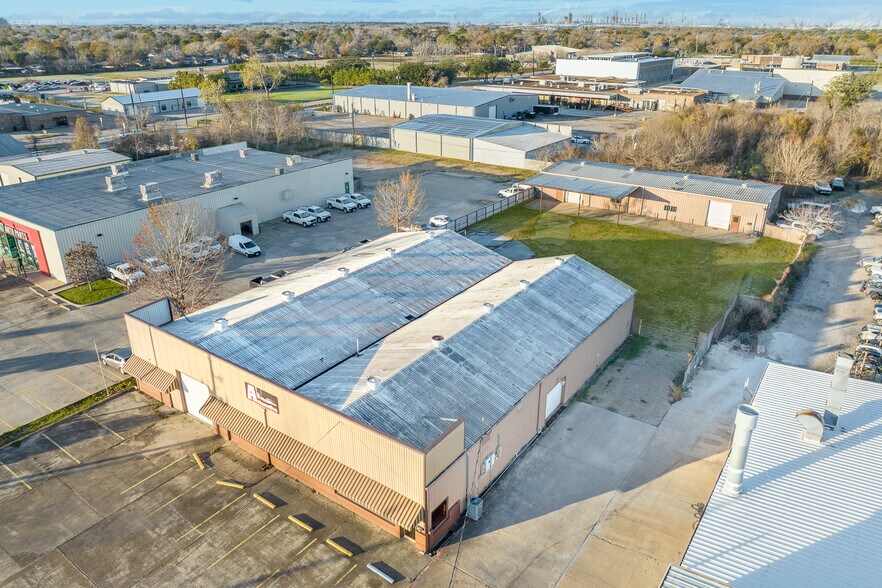 3215 N Main St, Baytown, TX for lease - Building Photo - Image 3 of 15