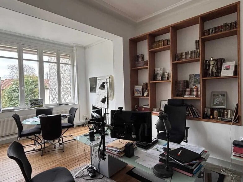 Office in Bordeaux for sale - Interior Photo - Image 1 of 4