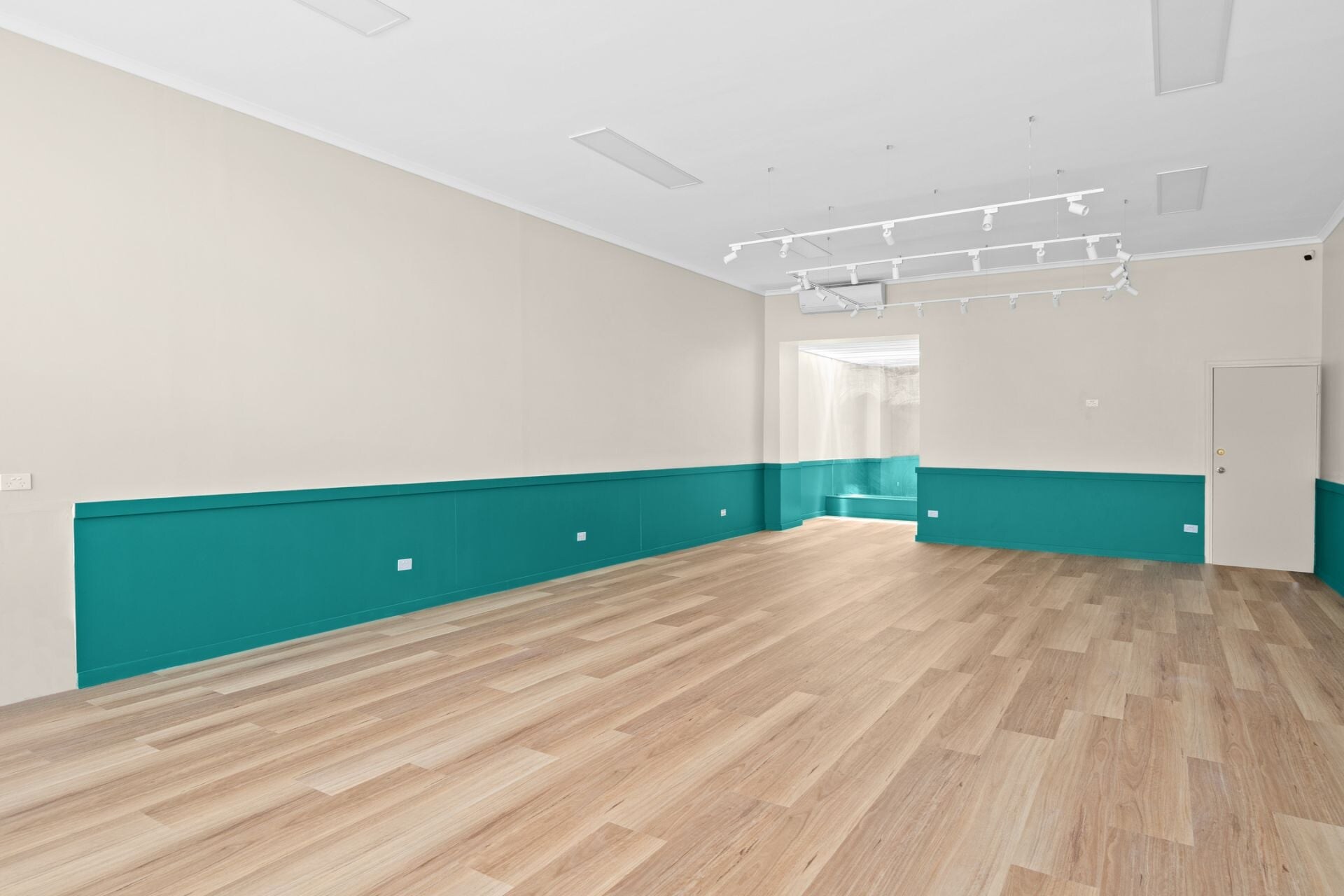374 Bridge Rd, Richmond for lease Interior Photo- Image 1 of 6