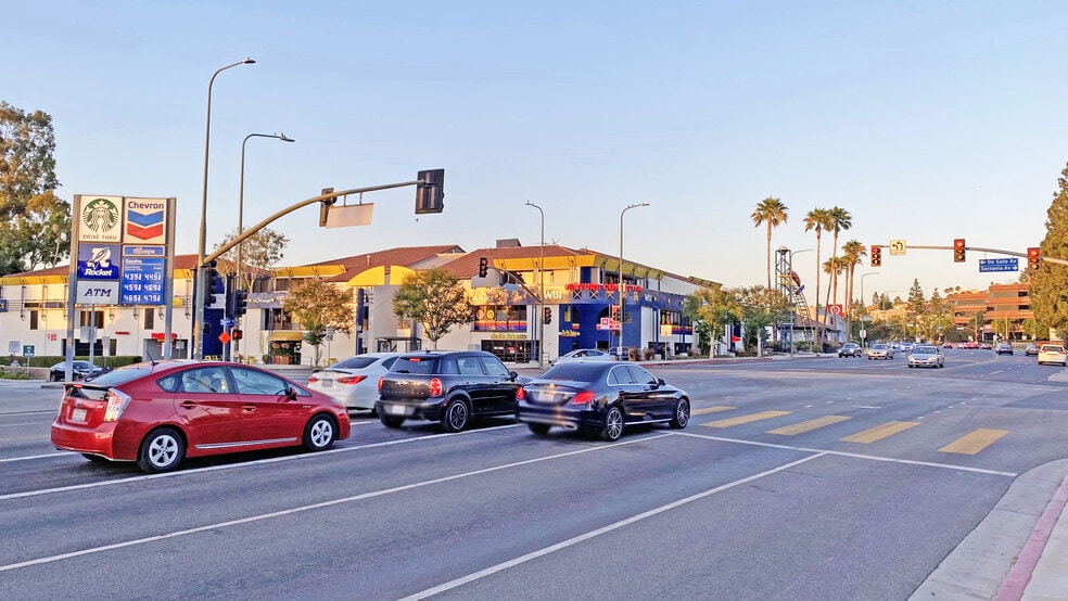 20833-20861 Ventura Blvd, Woodland Hills, CA for lease - Building Photo - Image 3 of 4