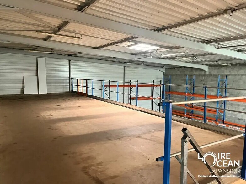 Flex in Bouaye for lease - Interior Photo - Image 3 of 10