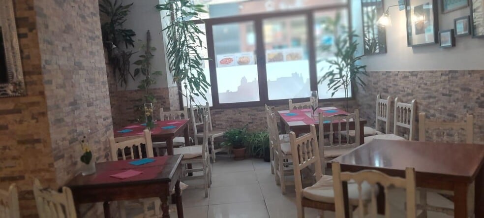 Retail in Cáceres, Cáceres for lease - Building Photo - Image 1 of 9