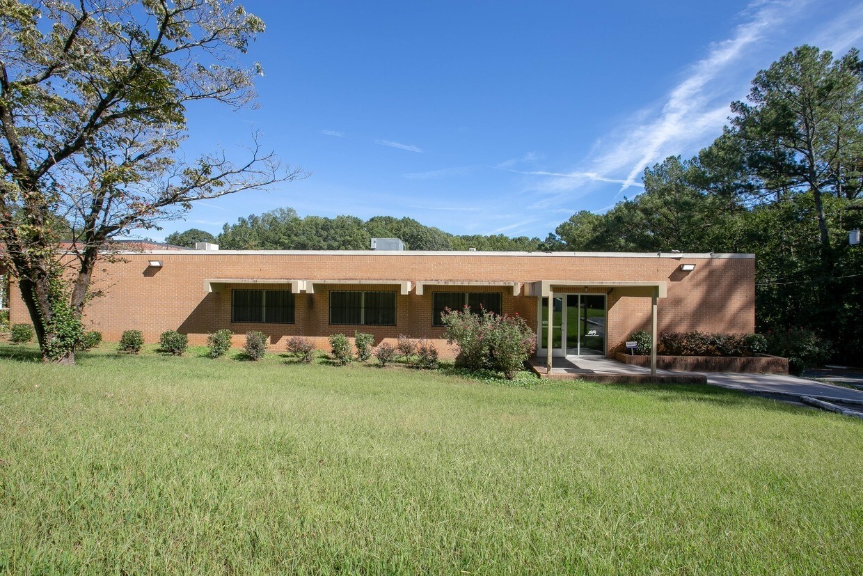 2366 Sylvan Rd, Atlanta, GA for sale Building Photo- Image 1 of 1