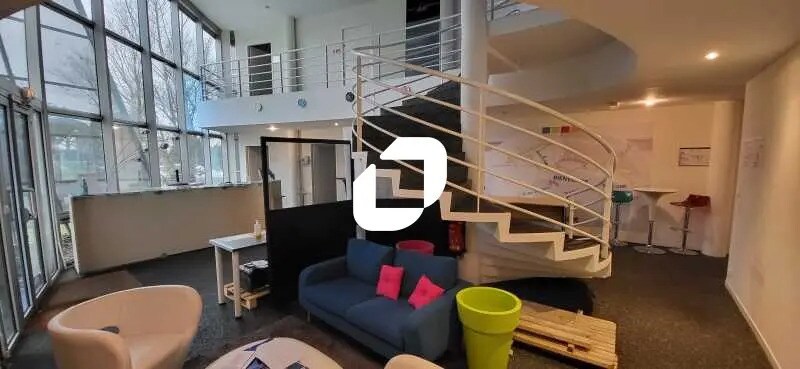 Office in Mérignac for lease - Lobby - Image 2 of 10