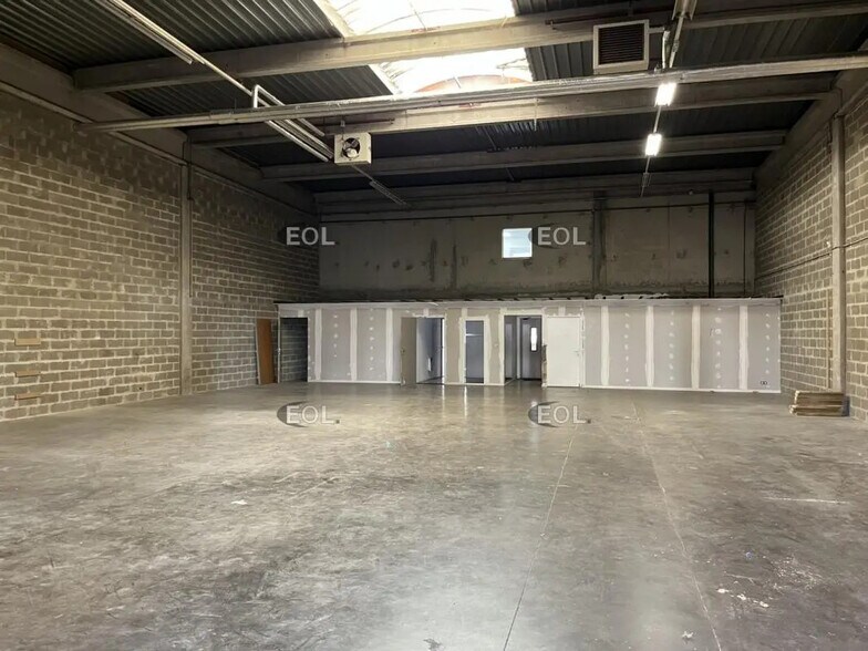 Flex in Gennevilliers for lease - Building Photo - Image 1 of 13