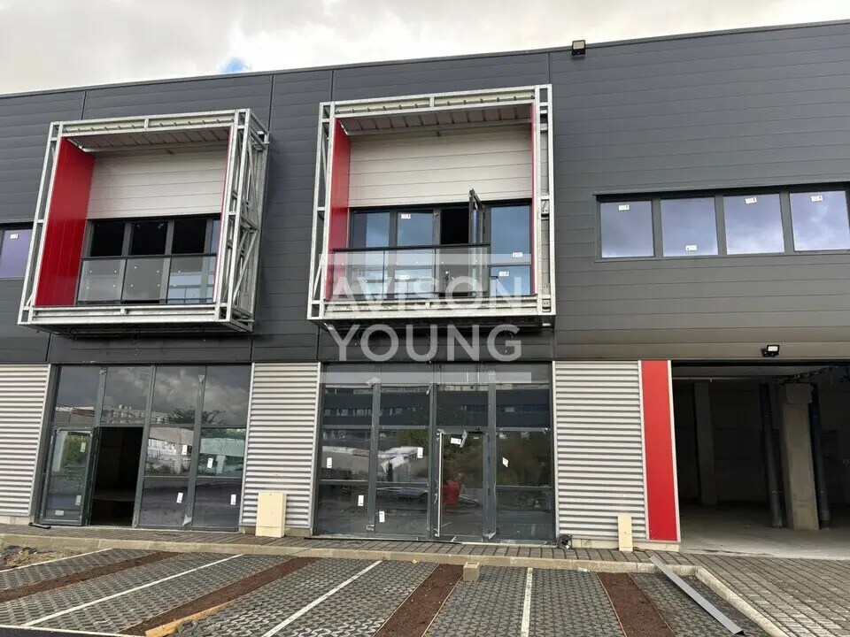 Flex in Bobigny for lease Building Photo- Image 1 of 9