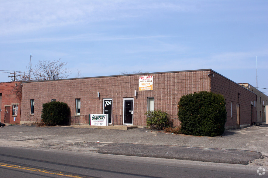 724 Honeyspot Rd, Stratford, CT for lease - Building Photo - Image 2 of 4