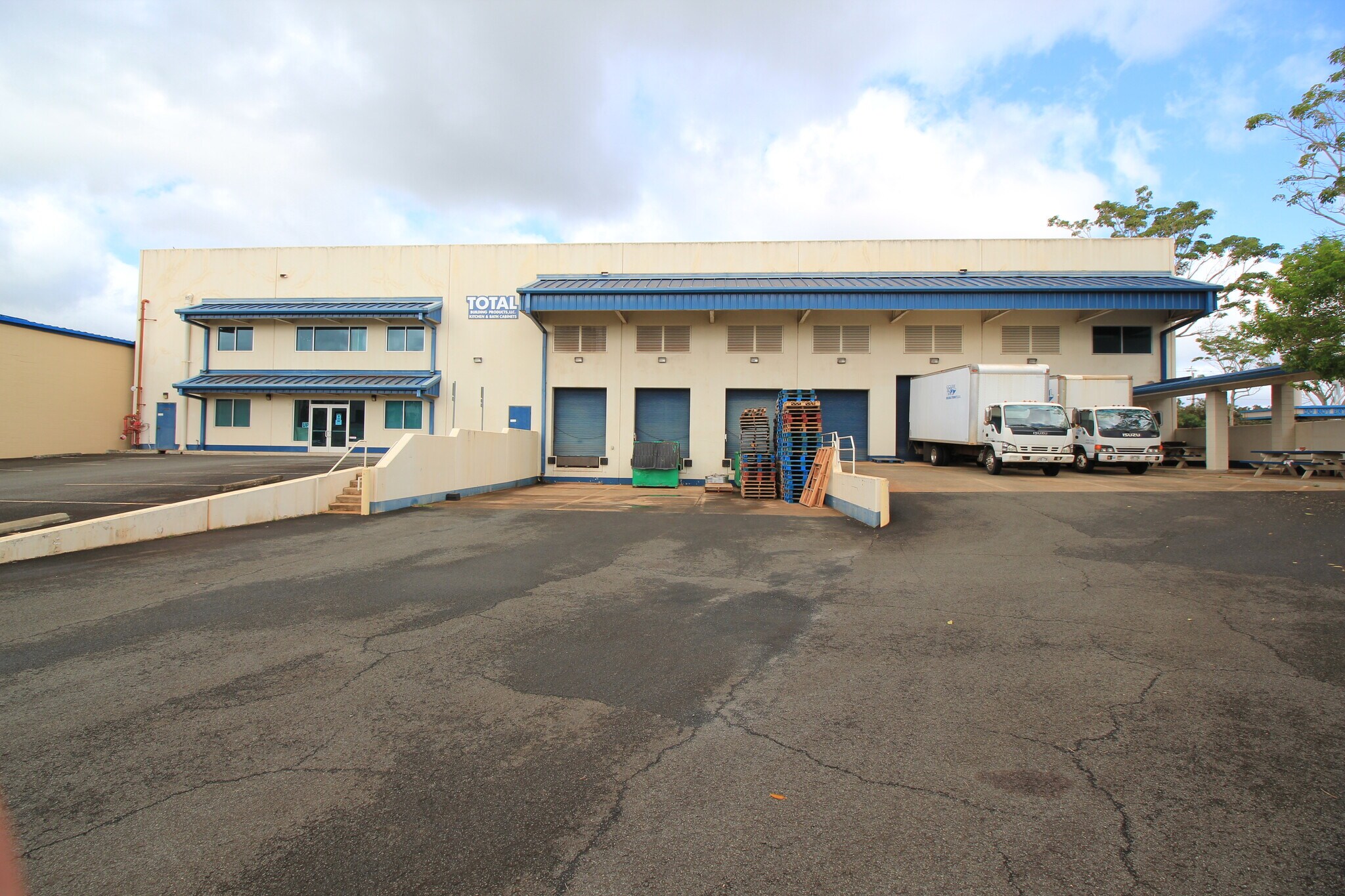 94-453 Ukee St, Waipahu, HI for sale Building Photo- Image 1 of 1