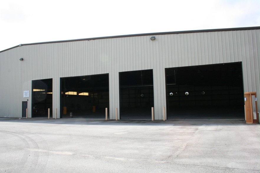 271 Southridge Industrial Dr, Tavares, FL for sale - Building Photo - Image 1 of 1