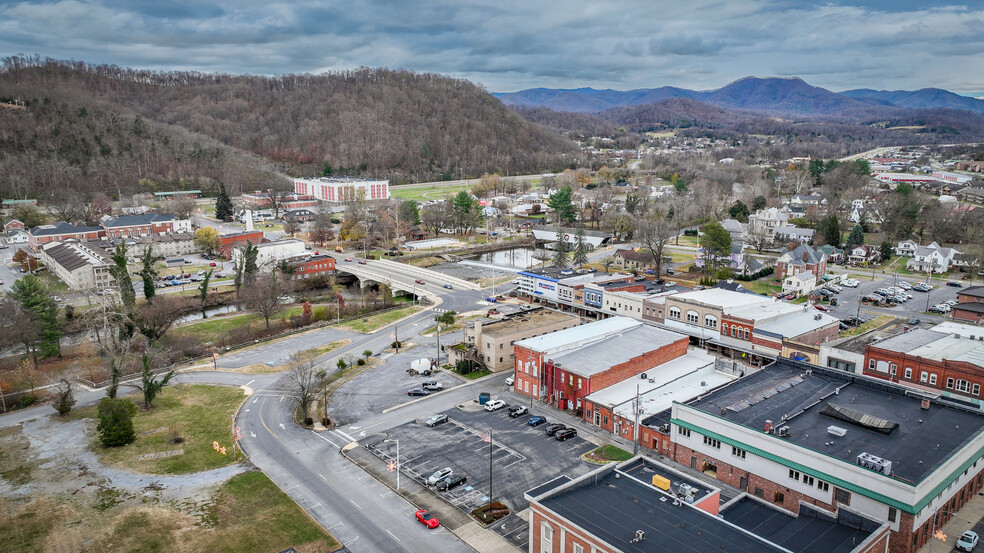 625 E Elk Ave, Elizabethton, TN for sale - Building Photo - Image 1 of 1