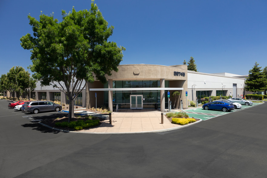 39611 Eureka Dr, Newark, CA for lease - Building Photo - Image 3 of 5