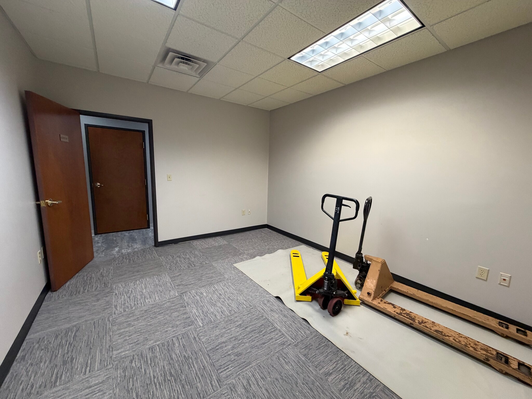 1016 3rd Ave SW, Carmel, IN for lease Interior Photo- Image 1 of 1