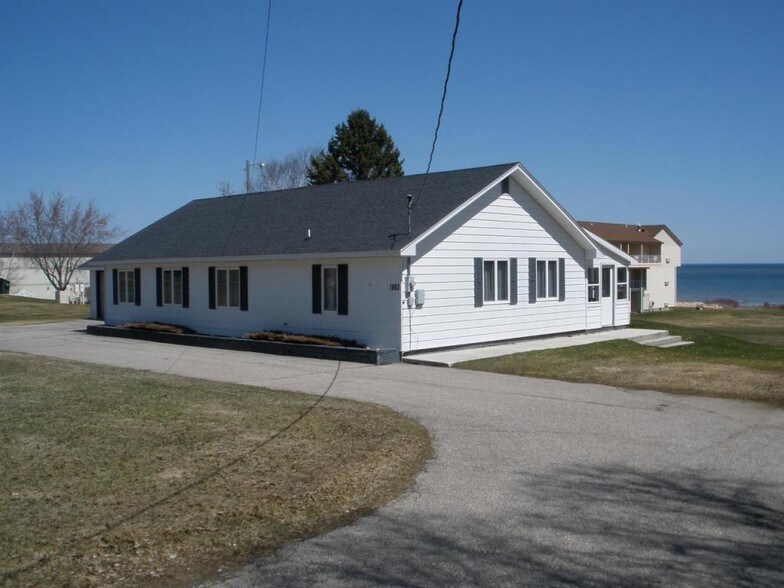 1003 N State St, Saint Ignace, MI 49781
