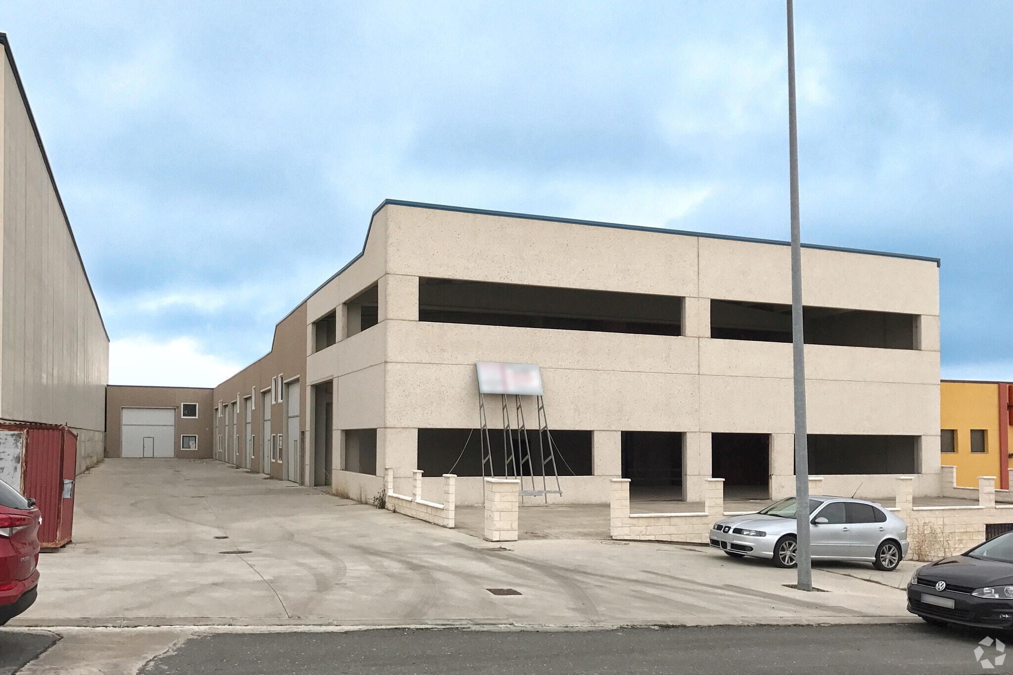 Industrial in Ávila, Ávila for lease Primary Photo- Image 1 of 5