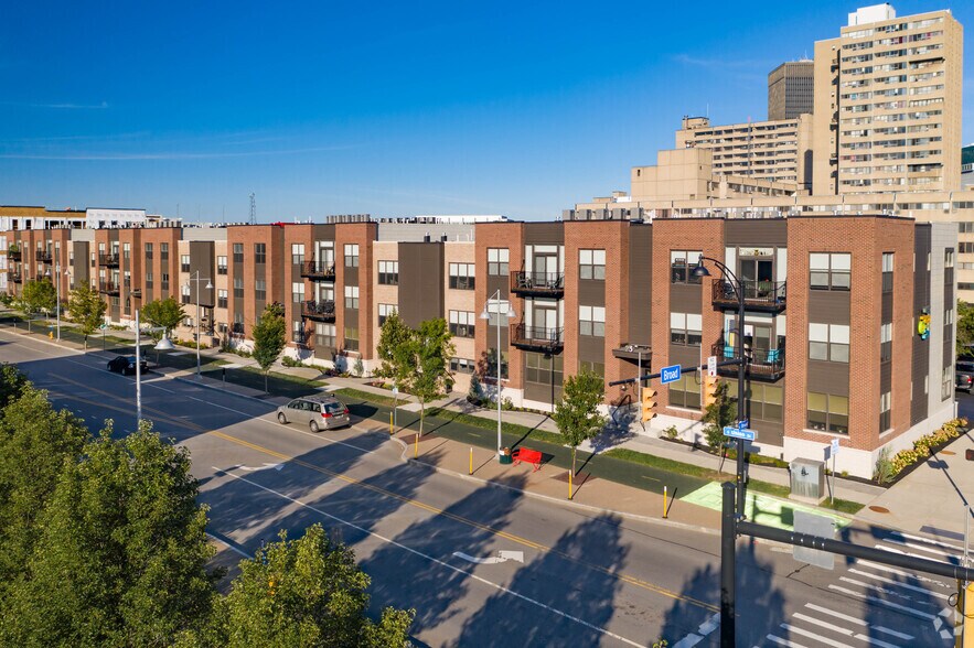 47 Savannah St, Rochester, NY for lease - Building Photo - Image 2 of 4