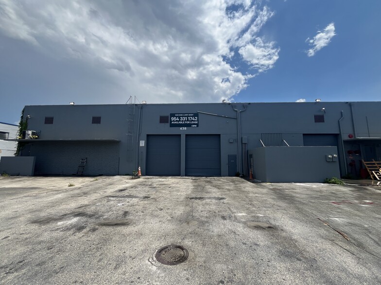 438 W 20th St, Hialeah, FL for lease - Building Photo - Image 2 of 17