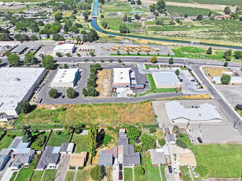 612 Wine Country Rd, Grandview, WA for sale - Building Photo - Image 2 of 7