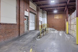 30 N 3rd St, Womelsdorf, PA for lease Interior Photo- Image 2 of 5