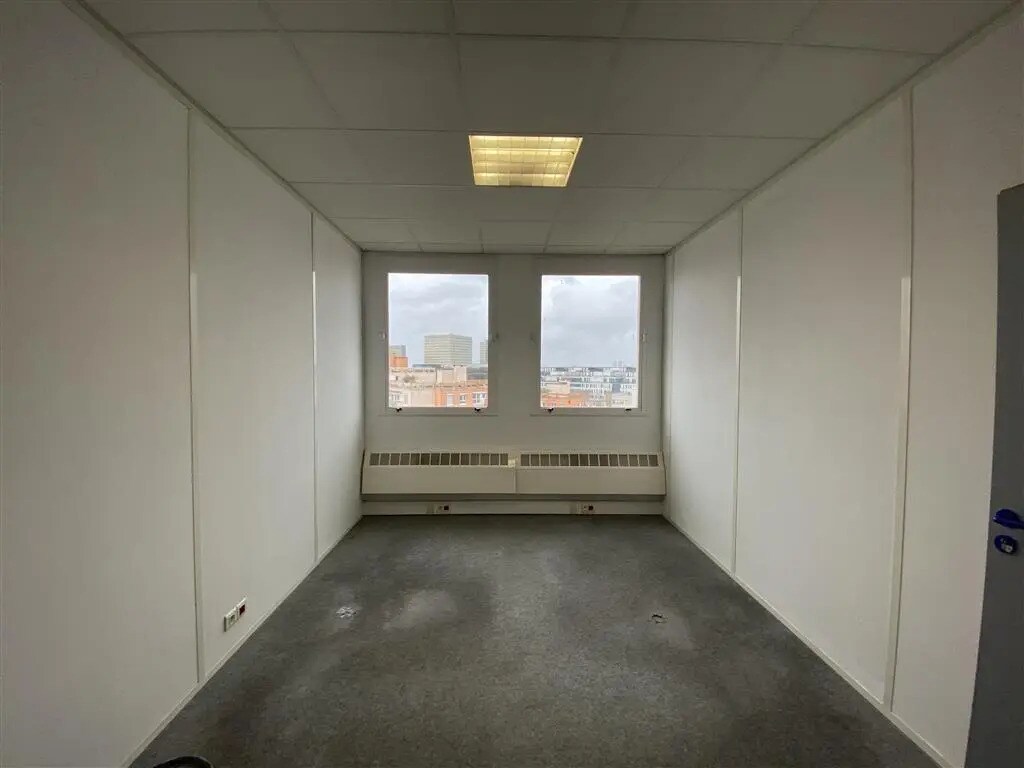 Office in Paris for lease Building Photo- Image 1 of 8