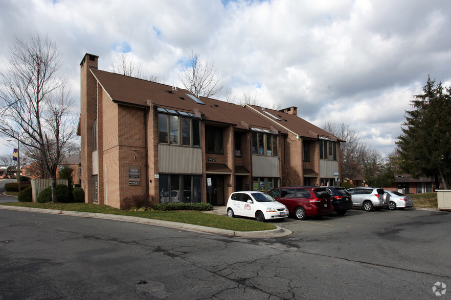 19618-19620 Club House Rd, Gaithersburg, MD for lease - Primary Photo - Image 1 of 13