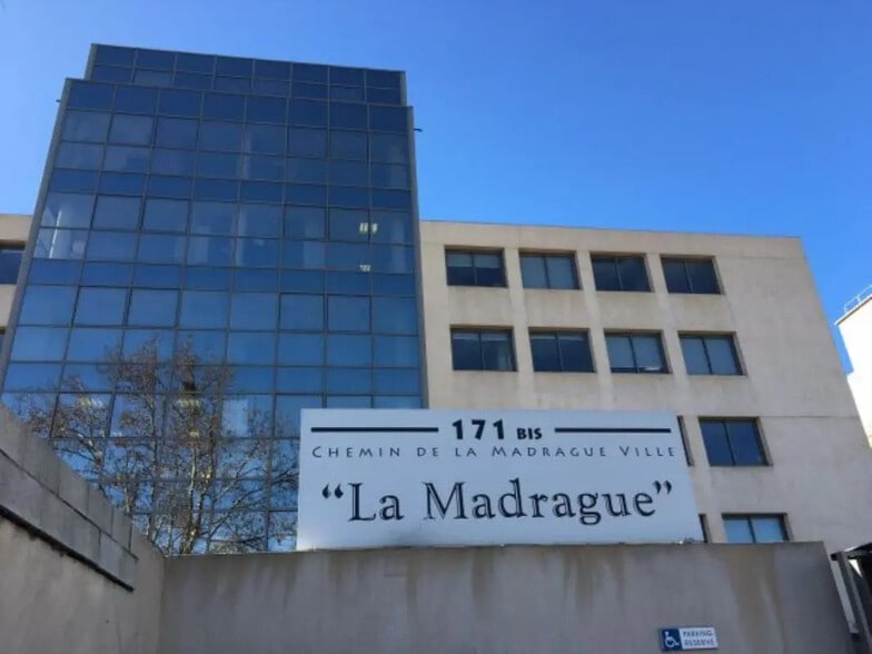 Office in Marseille for sale - Building Photo - Image 1 of 6