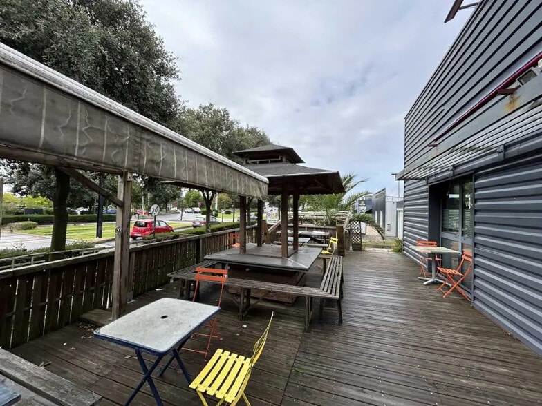 Retail in Saint-Herblain for lease - Building Photo - Image 2 of 6