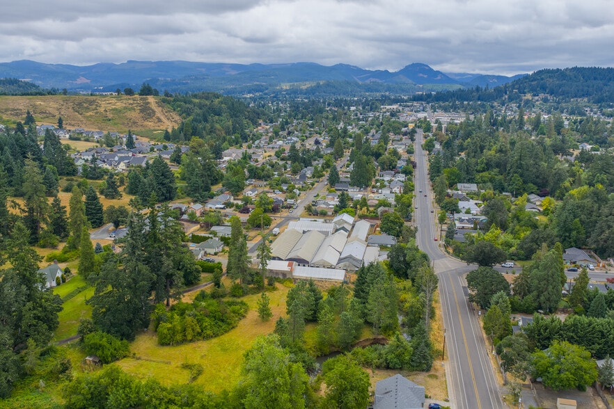 55 Q St, Cottage Grove, OR for sale - Building Photo - Image 3 of 27